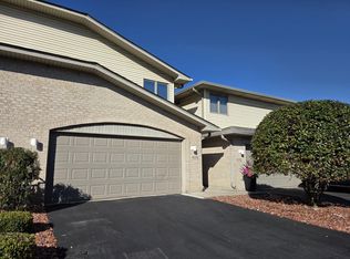 9035 W 111th St APT E, Palos Hills, IL 60465