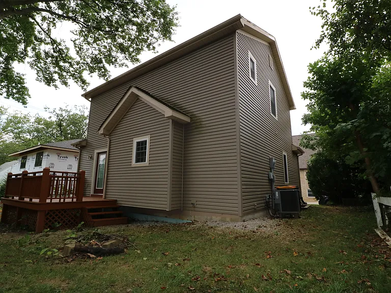 305 S Clifton Ave — Photo 2