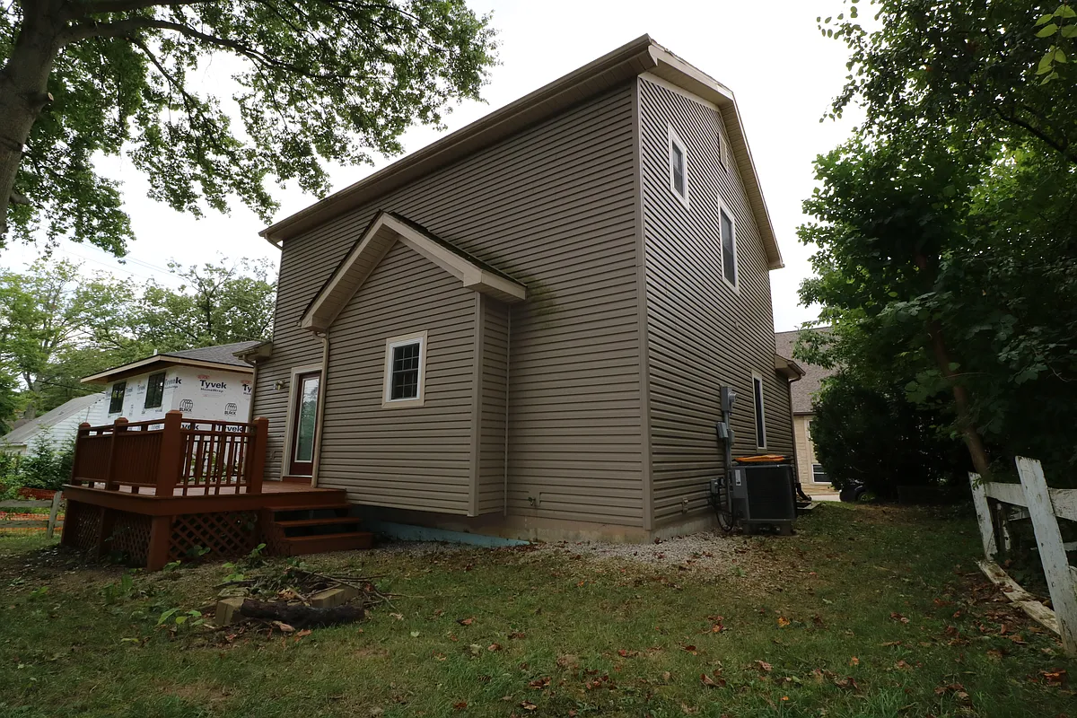 Building Photo - 305 S Clifton Ave