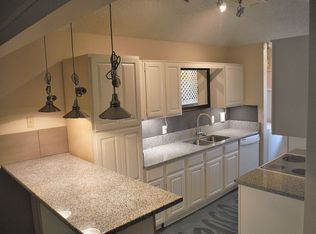 221 Hood Dr, Cedar Hill, TX 75104