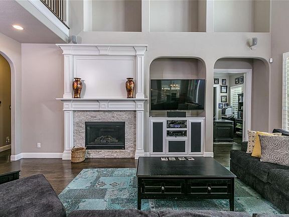 3rd image of 7016 Mitchell Ct