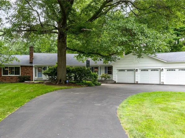 24 Countryside Rd, Fairport, NY 14450