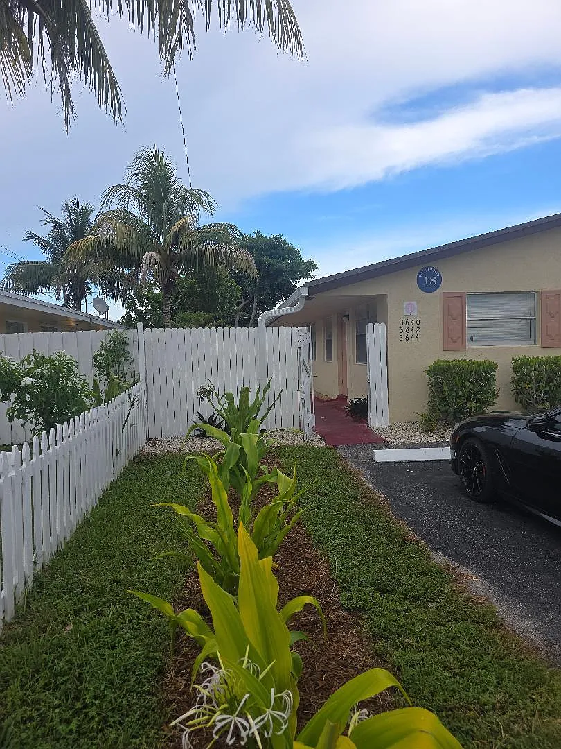 1 bed, 1.0 bath, 2424 sqft, $1,700 — Photo 2