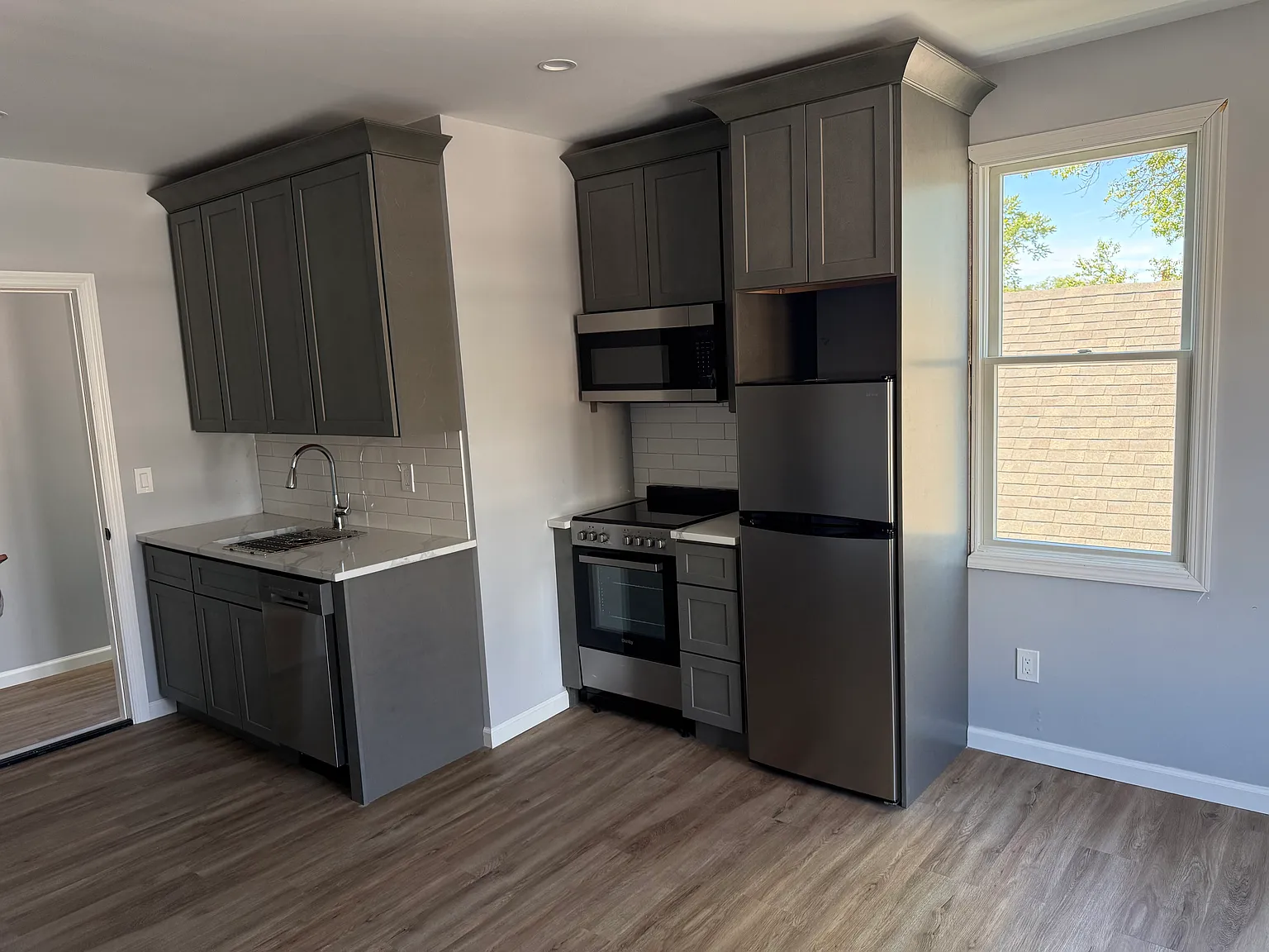 Studio, 500 sqft, $2,100 — Photo 3
