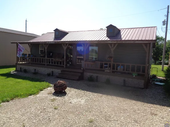 205 Cedar Circle Ct, Alma, KS 66401