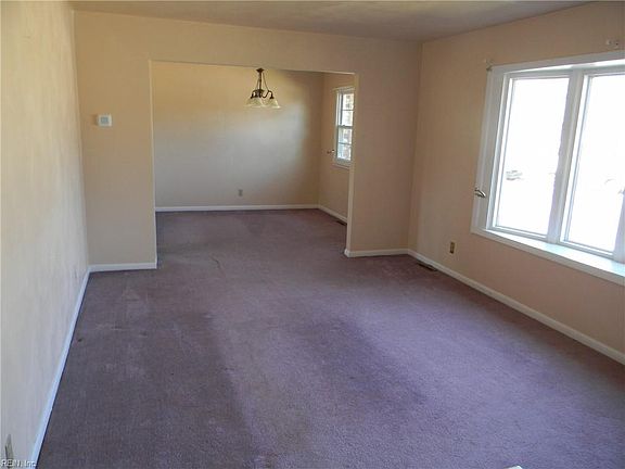 5th image of 1143 Carrington Cres N