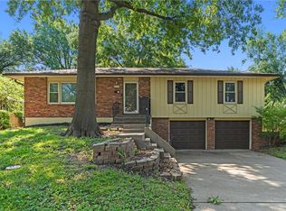 617 NW Kay Dr, Lees Summit, MO 64063