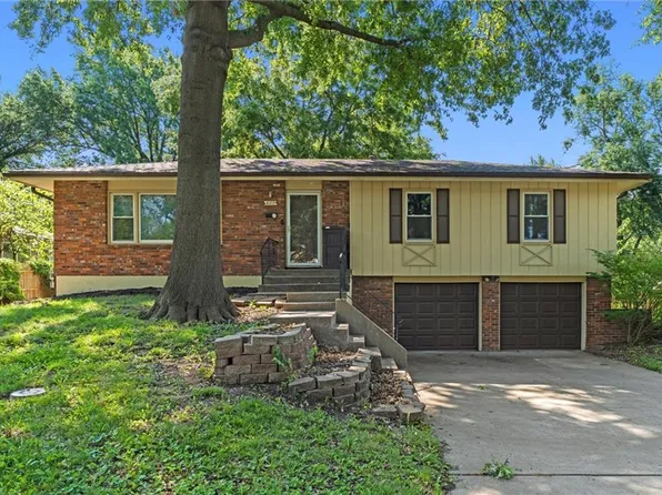 617 NW Kay Dr, Lees Summit, MO 64063