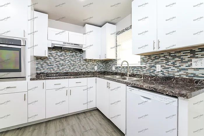 806 S Meadow Ln — Photo 5