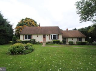 860 Hickory Ln, Middletown, PA 17057