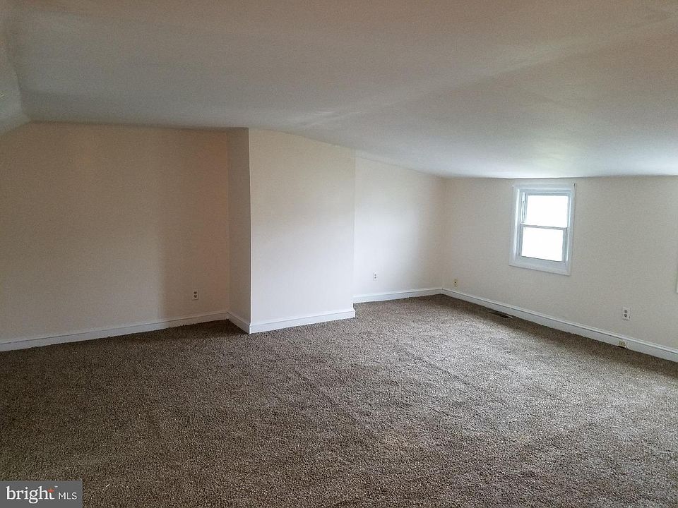 2nd image of 15 E Federal St