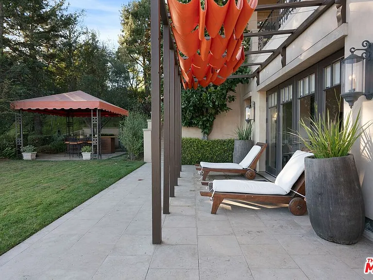 8 Beverly Ridge Ter — Photo 57