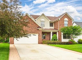 2520 Huntington Dr, Lake Orion, MI