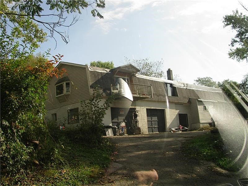 2nd image of 544 Mary St