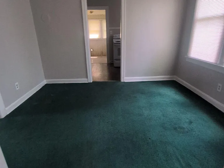 811 Mackinaw St — Photo 3