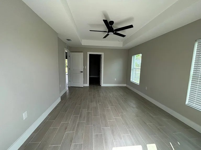 3933 NE 19th Ave — Photo 5