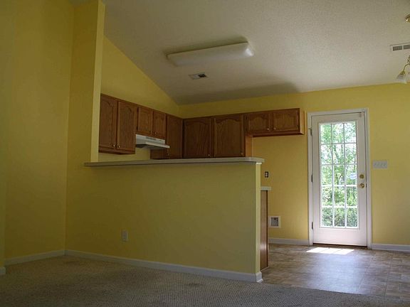 Living room - Kitchen - Breakfast Nook