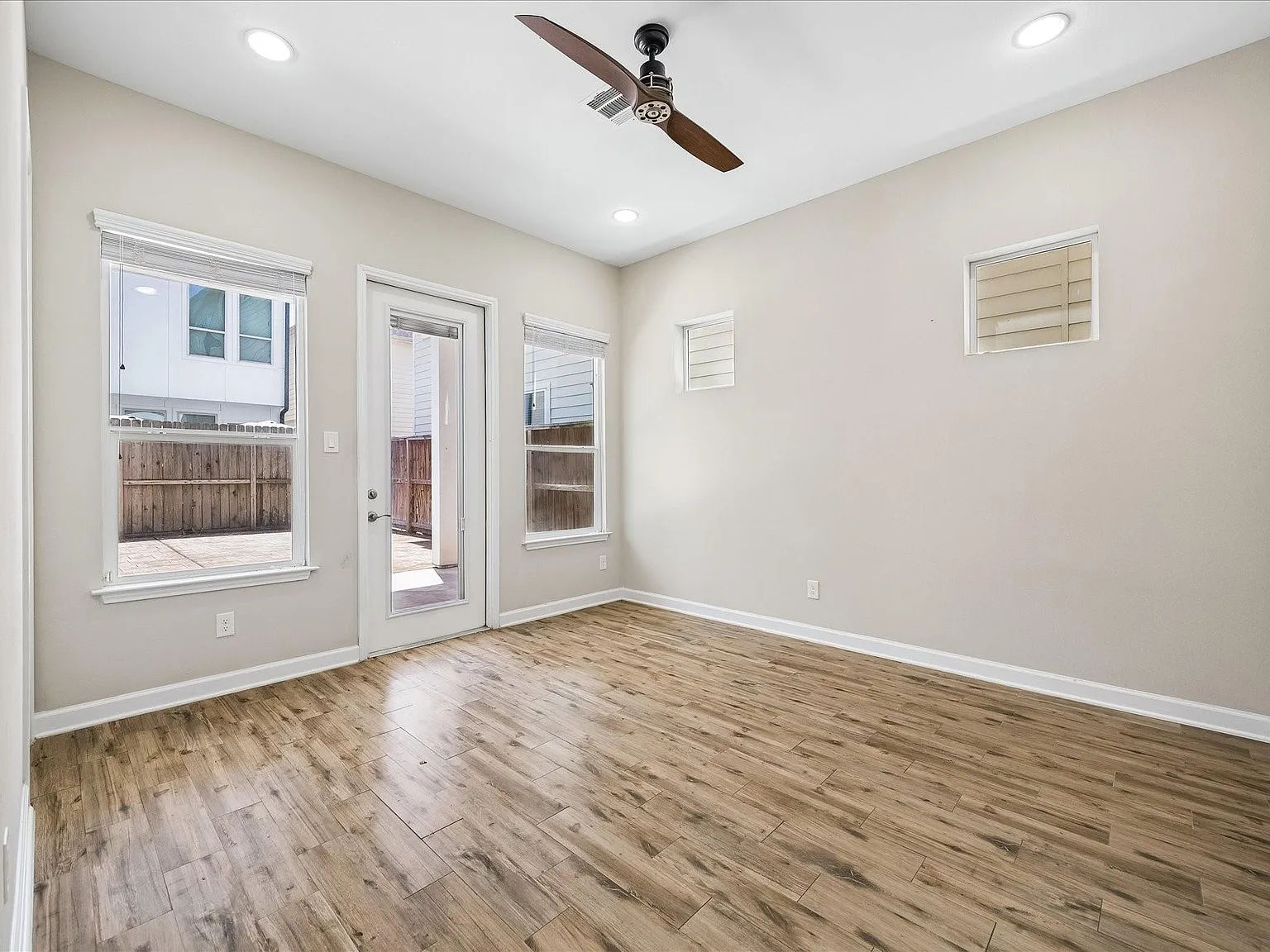 3 bed, 3.5 bath, 2927 sqft, $3,900 — Photo 4