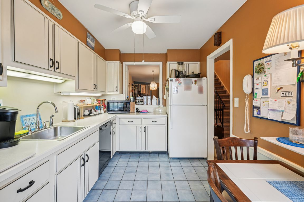 next background image