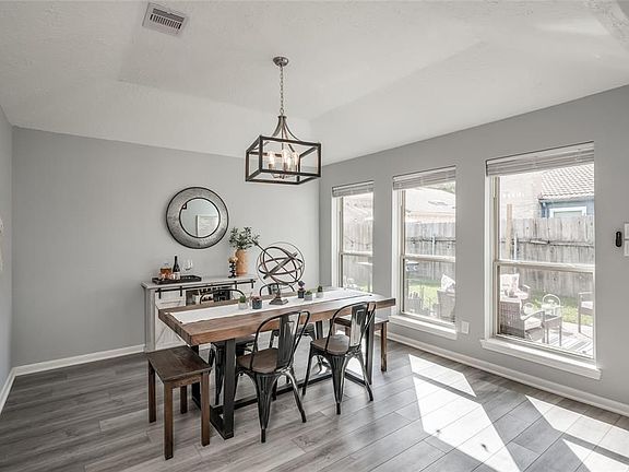 4th image of 14203 Hillvale Dr