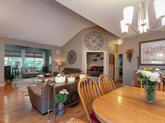 3rd image of 11432 Woodlark Cir #5