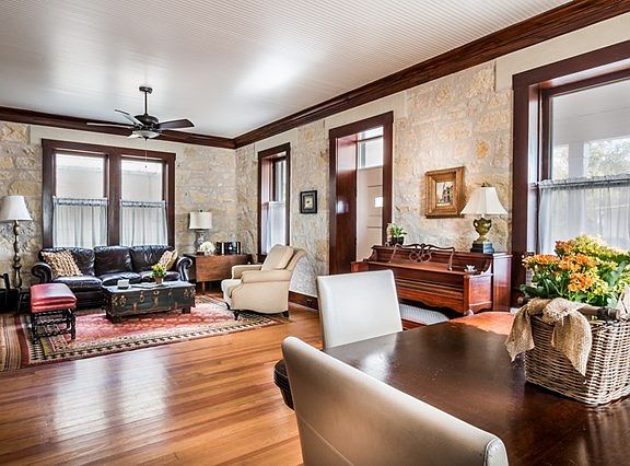 4th image of 108 N Milam St
