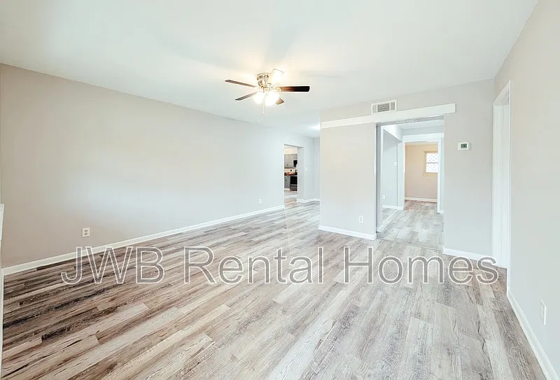 Cedar Hills — Photo 3
