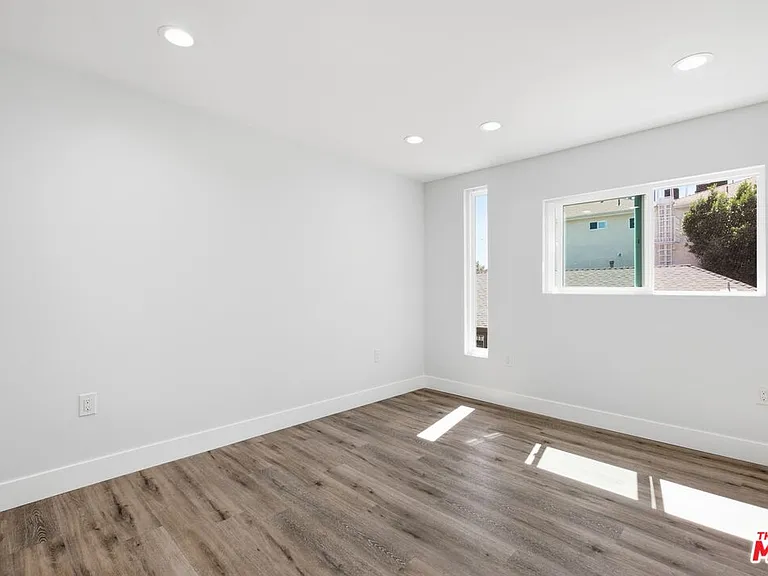 11615 Burbank Blvd — Photo 7