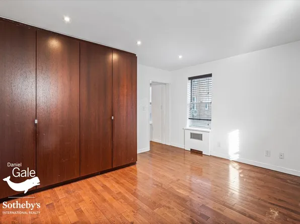 65-35 Yellowstone Boulevard image 17 of 21