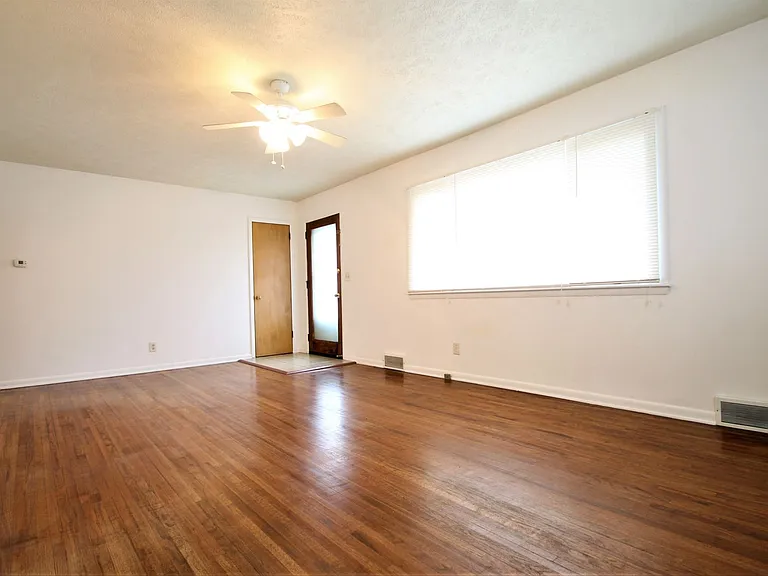 6913 Bedford Ave — Photo 2