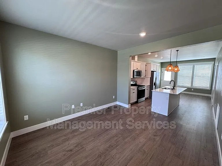 1678 Saint George Blvd — Photo 3