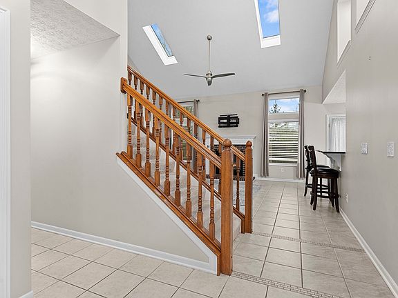 4th image of 397 Abbotsbury Dr