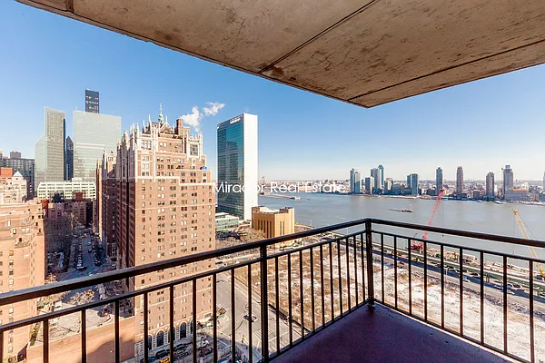 Rented by Mirador Real Estate | media 9