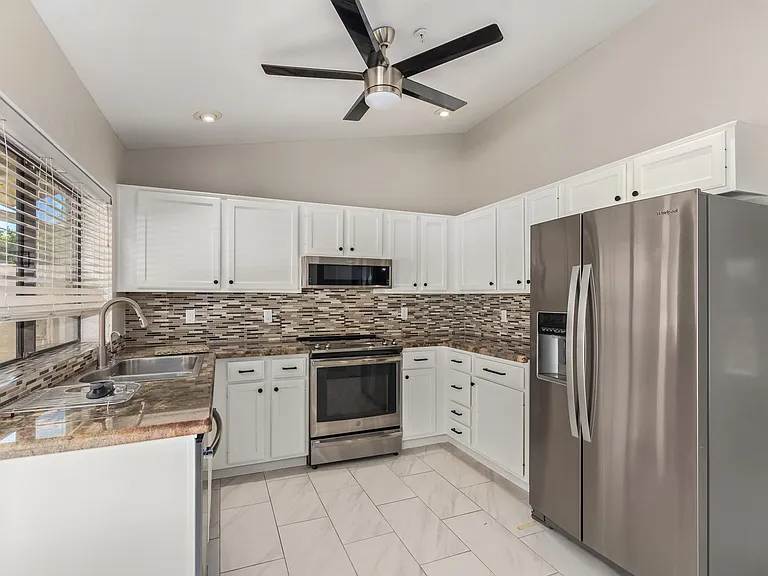 9138 E Davenport Dr — Photo 10