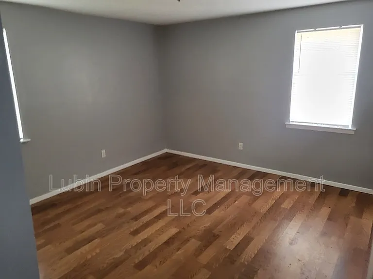 4423 Sumners Wells Rd — Photo 2