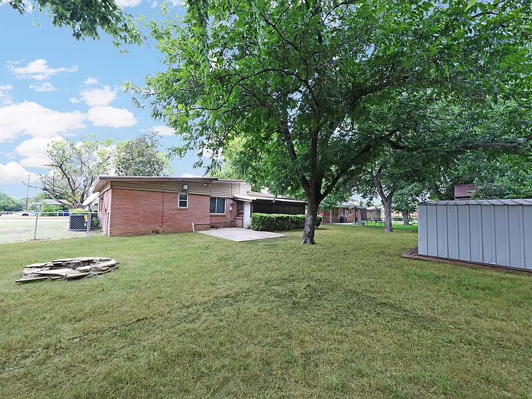 307 Oak St — Photo 22
