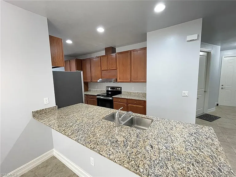 7818 Bristol Cir — Photo 4