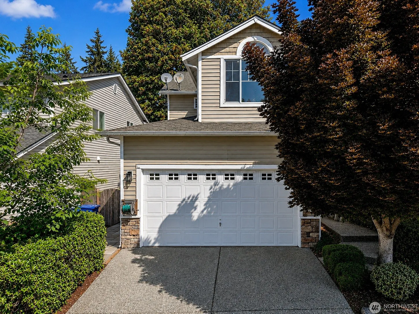 3 bed, 2.5 bath, 1870 sqft, $3,450 — Photo 2