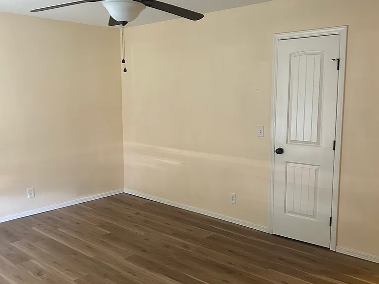 2nd Bedroom and closet