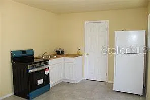 Studio, 1.0 bath, 120 sqft, $950 — Photo 3