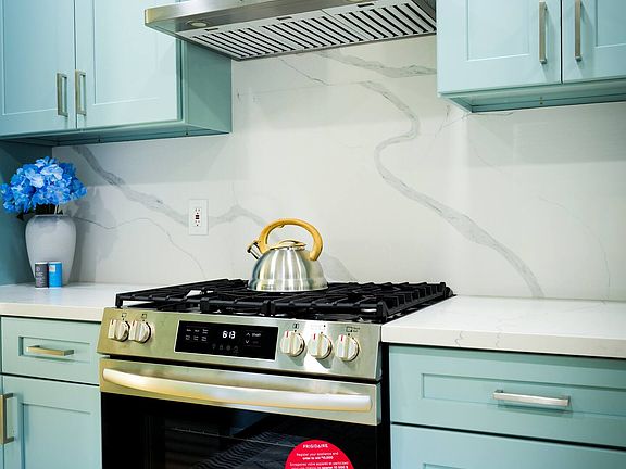 4th image of 38756 Cherry Ln