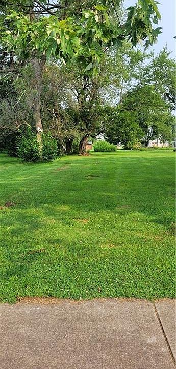 1st image of W Oak Ave