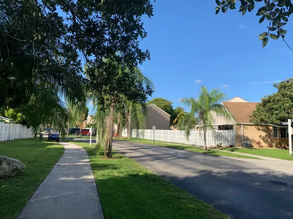 10751 SW 10th Ct, Fort Lauderdale, FL 33324