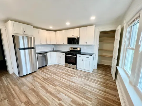 202 S Broad St #2C, Lansdale, PA 19446