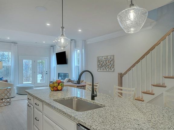 3rd image of 637 Brookwood Glen Terrace Gln