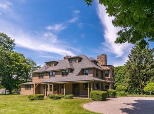 2 Overhead Dr, South Hamilton, MA 01982