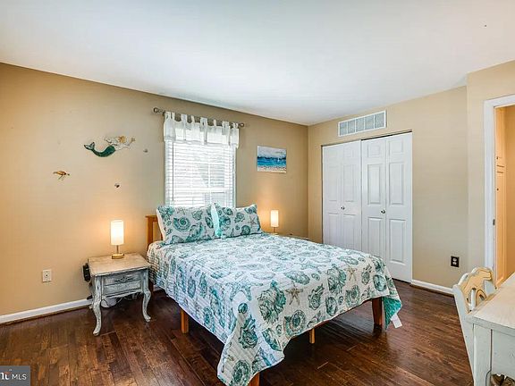 5th image of 1008 Hyde Park Dr
