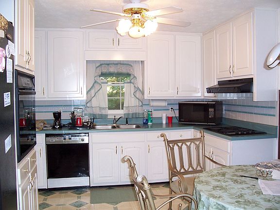 Kitchen with Cooktop and Separate Wall Oven!