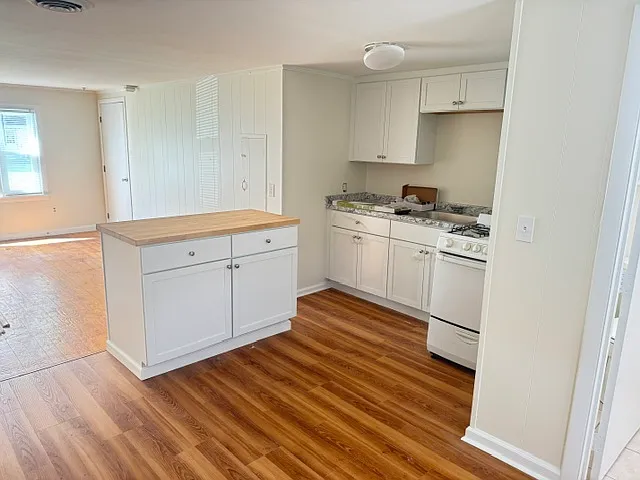 2 bed, 900 sqft, $1,695 — Photo 3