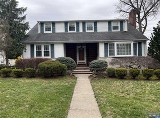 141 Lincoln Ave, River Edge, NJ 07661
